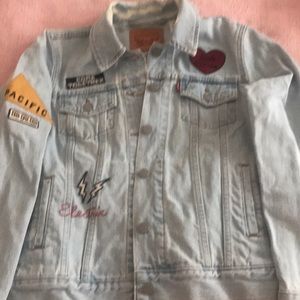‼️SALE‼️WORN LEVI PATCHED DENIM JACKET‼️
